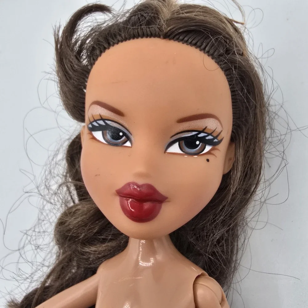 Bratz Funk Out Yasmin Doll 2001 Red Lips Brown Hair Beauty Mark